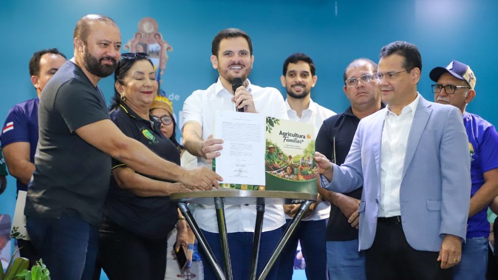 Vereador Eduardo Alfaia participou de ato ao lado do prefeito Renato Junior - Foto: Clóvis Miranda/Semcom