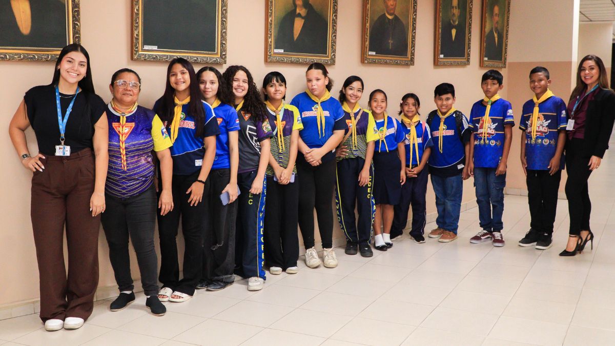 Câmara Municipal de Manaus recebe visita de Clube de Desbravadores